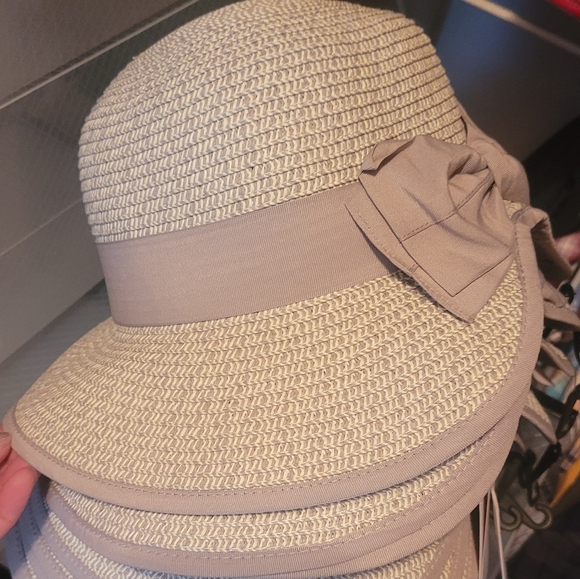 Straw hat - Picture 3 of 4